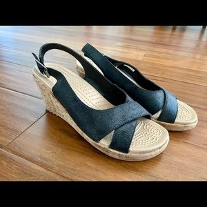 NEW Crocs A-Leigh Shimmer Leather Wedge